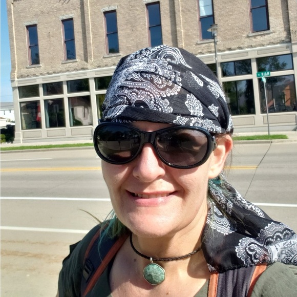 Meet your Posher, Jade - Picture 5 of 10